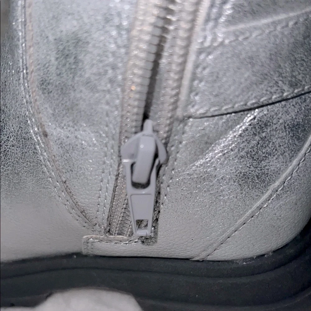 OshKosh B'gosh Silver‎ Kids Boots
